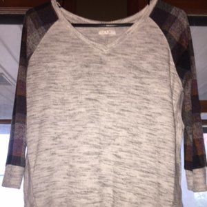 Maurice's Size Small Super Soft V Neck Shirt
